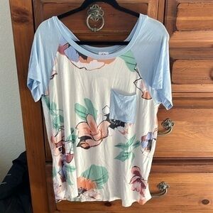 Wanna B Women’s White And Light Blue Floral Tee Size XL NWOT